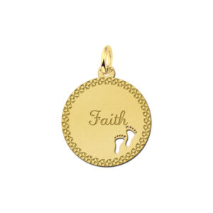 Gouden hangertje met twee voetjes. - Names4ever